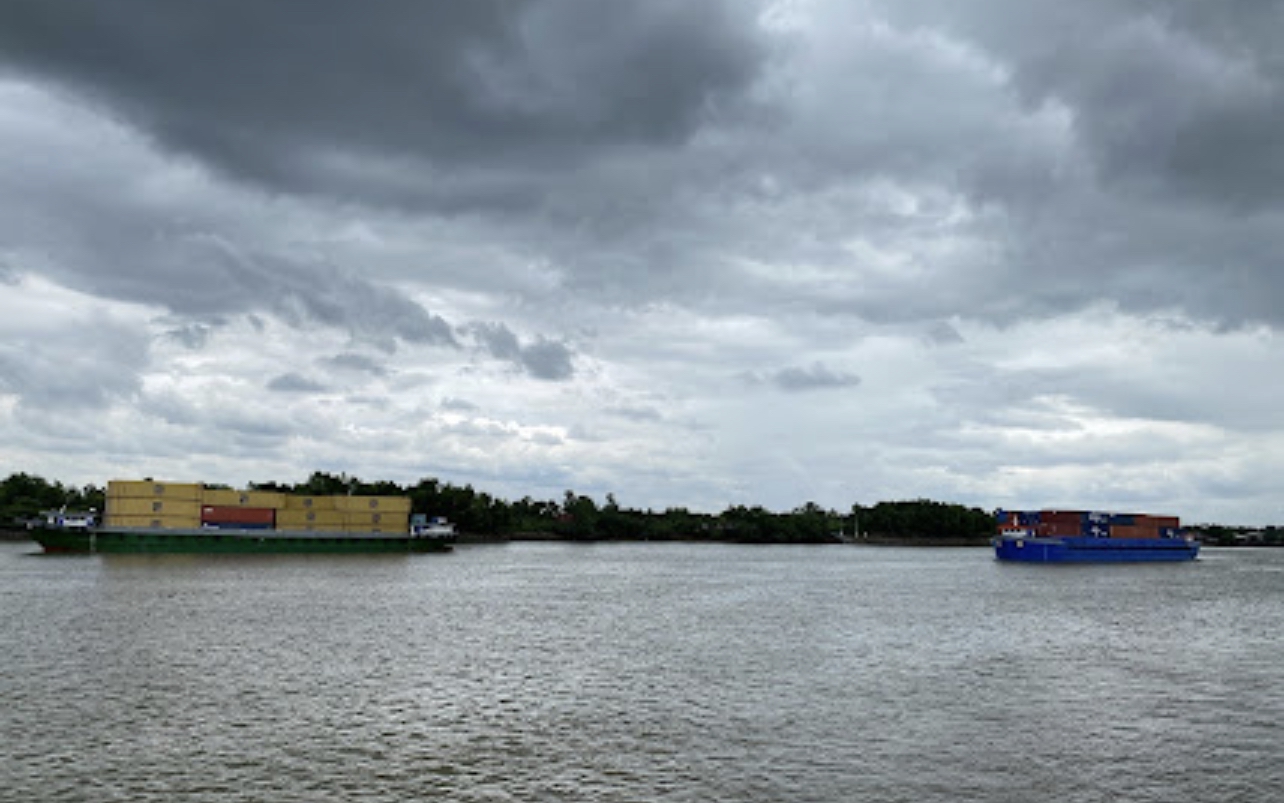 Lật thuyền trên sông Đồng Nai, 12 người rơi xuống nước, 1 người tử vong