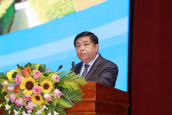 Thủ tướng Phạm Minh Chính: Vì sao miền Trung là &quot;mặt tiền&quot; biển của cả nước nhưng chưa phát triển? - Ảnh 2.