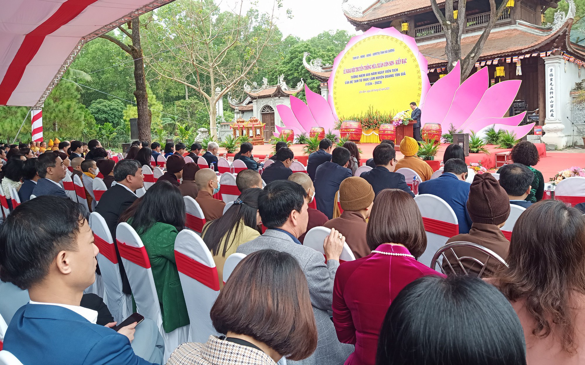 Khai hội mùa Xuân Côn Sơn - Kiếp Bạc 2023 có gì đặc sắc mà người dân khắp nơi đổ về trẩy hội?