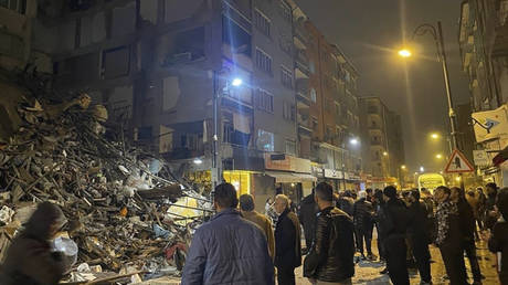 Động đất ở Thổ Nhĩ Kỳ khiến gần hàng chục người thiệt mạng - Ảnh 2.