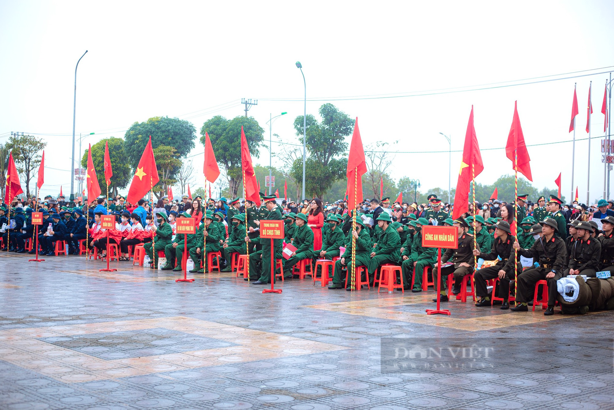 Quảng Bình: Hơn 1.000 thanh niên lên đường nhập ngũ, nhiều tân binh là người Bru - Vân Kiều - Ảnh 1.