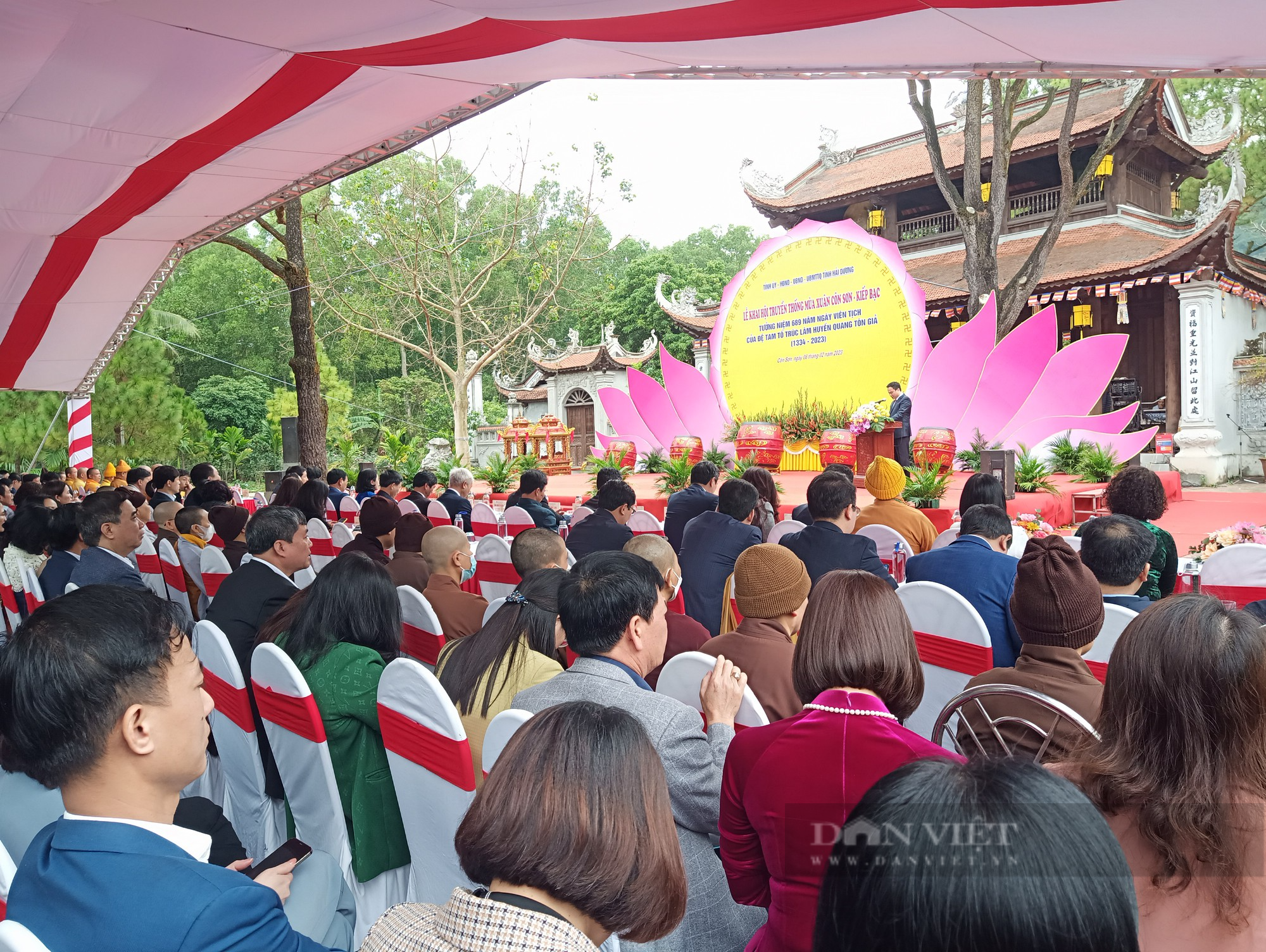 Hải Dương: Hàng nghìn du khách và nhân dân dự lễ khai hội truyền thống mùa Xuân Côn Sơn - Kiếp Bạc năm 2023 - Ảnh 3.