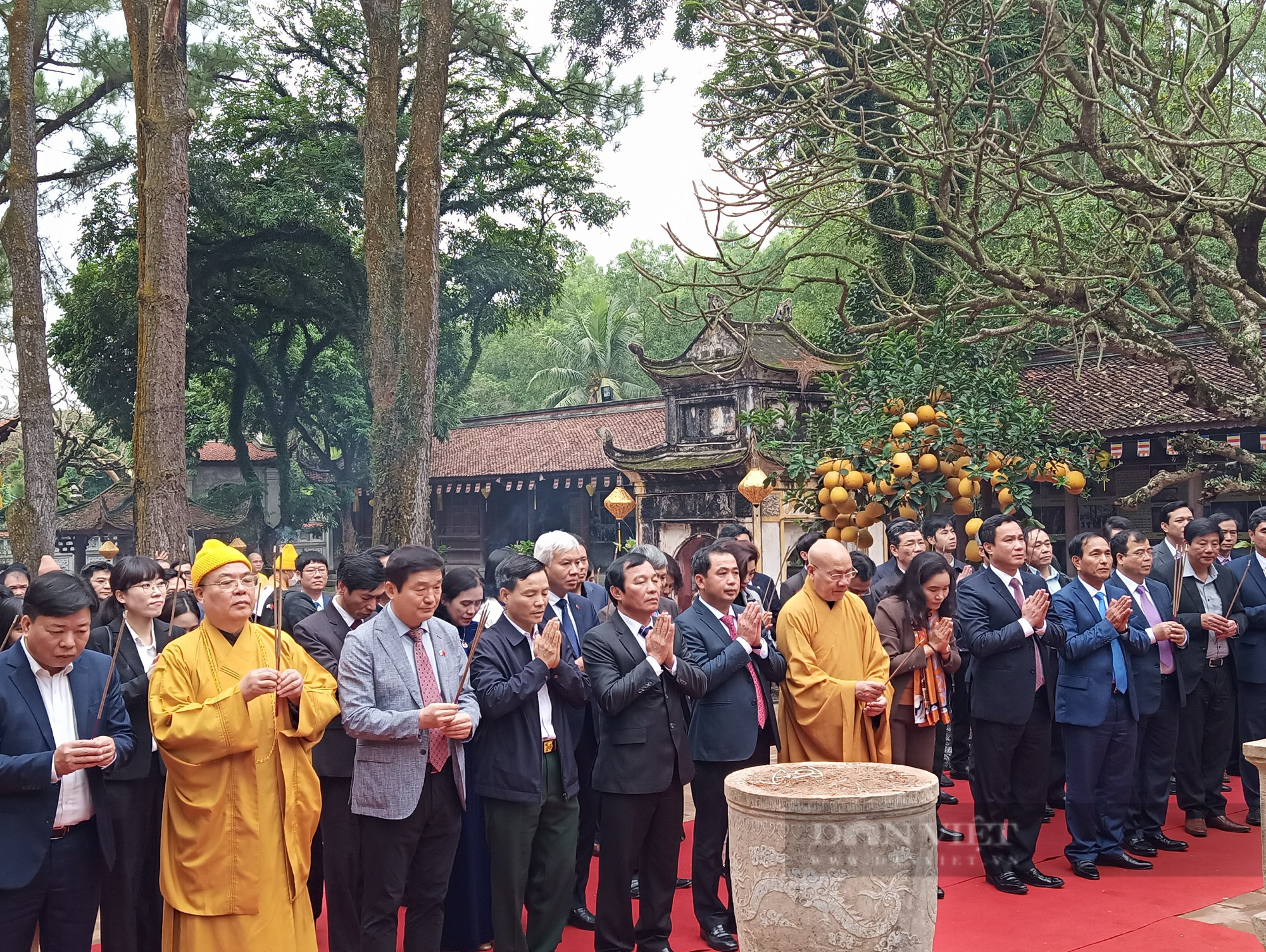 Hải Dương: Hàng nghìn du khách và nhân dân dự lễ khai hội truyền thống mùa Xuân Côn Sơn - Kiếp Bạc năm 2023 - Ảnh 6.