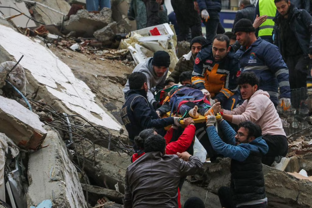 Hơn 1.300 người chết vì động đất Thổ Nhĩ Kỳ-Syria: Lý do chính khiến thương vong tăng cao kinh hoàng - Ảnh 1.