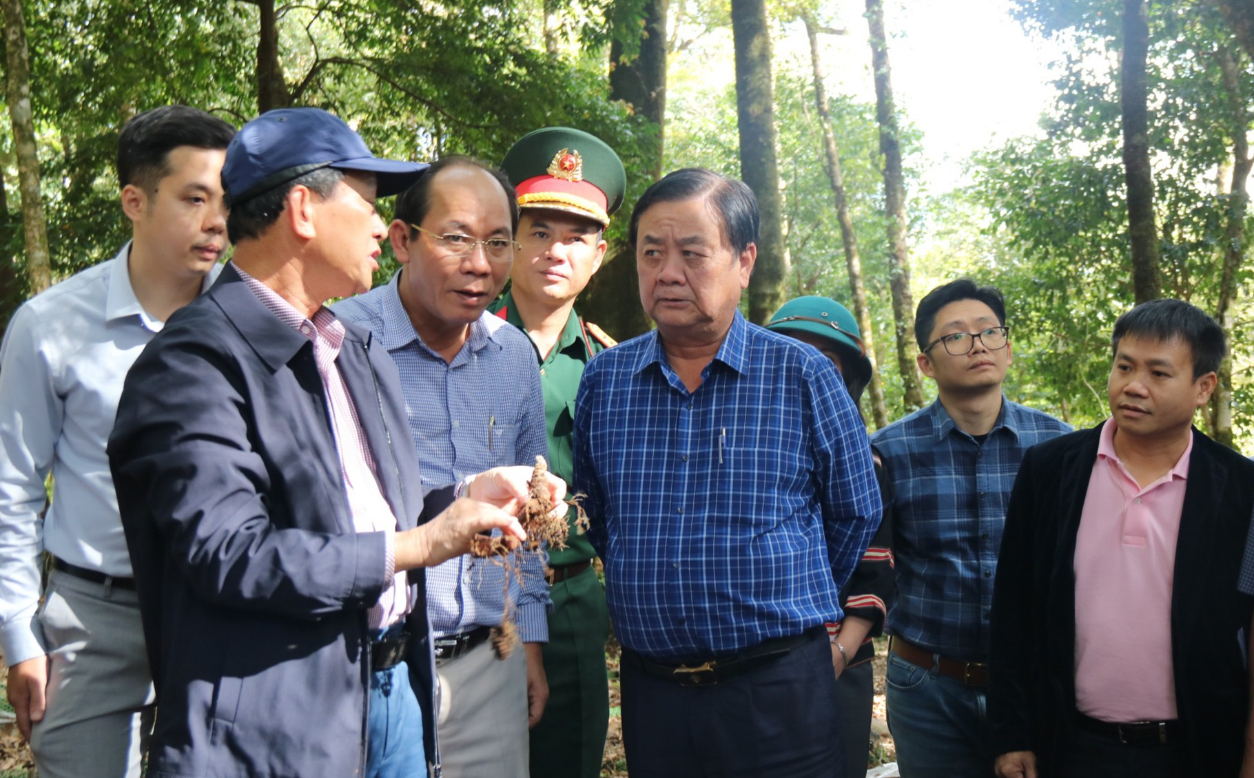 Bộ trưởng Lê Minh Hoan: Kon Tum cần phát huy các tiềm năng để đưa sâm Ngọc Linh vươn ra thế giới - Ảnh 2.