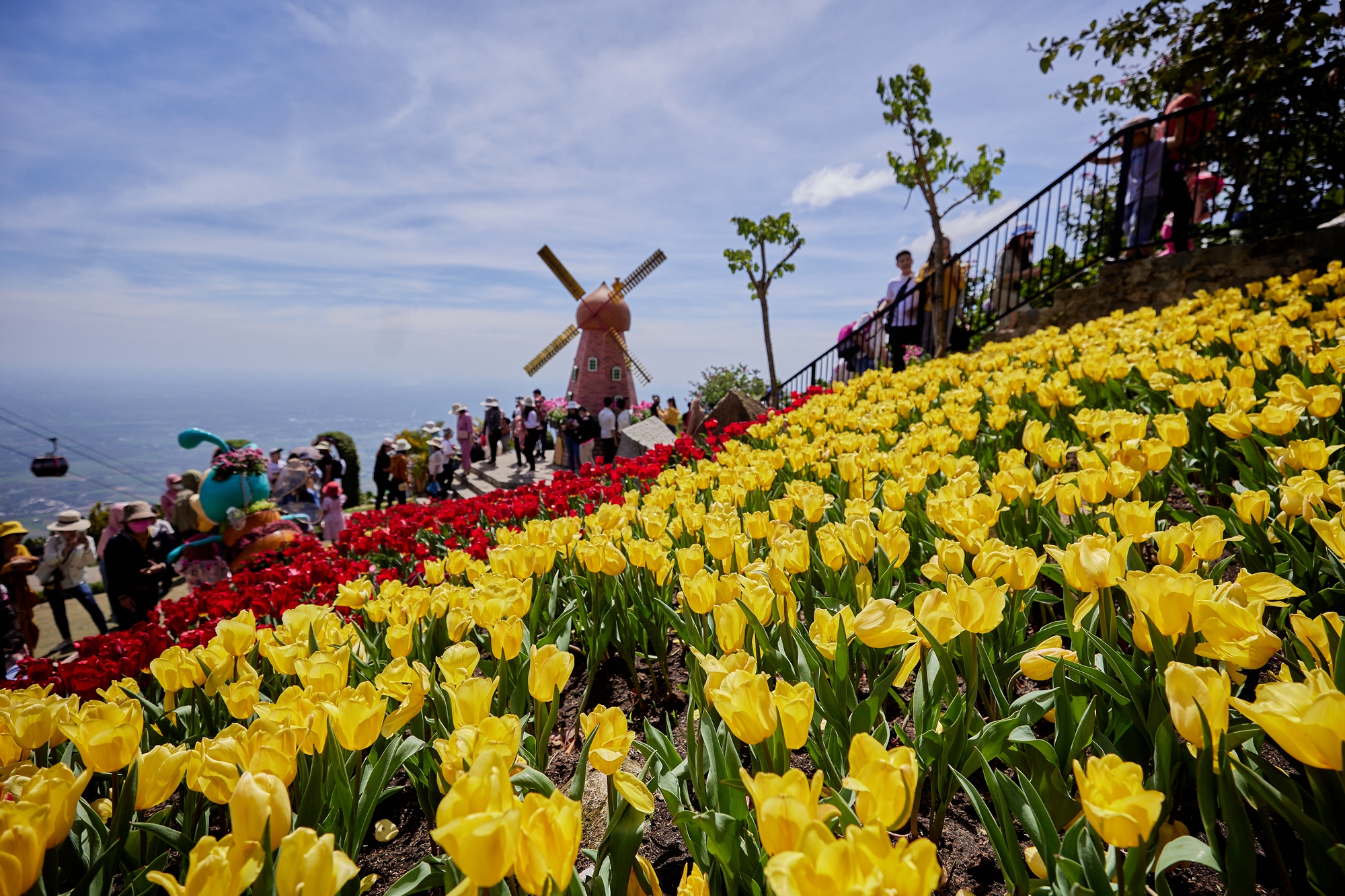 Đa trải nghiệm hấp dẫn, núi Bà Đen hút khách kỷ lục trong tháng Giêng - Ảnh 6.