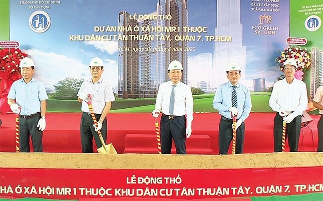 Doanh nghiệp thua lỗ nặng, loạt dự án bất động sản dừng thi công - Ảnh 3.