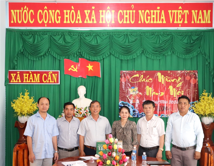 Hội Nông dân Bình Thuận tổ chức sơ kết chương trình kết nghĩa xã Hàm Cần năm 2022 - Ảnh 3.