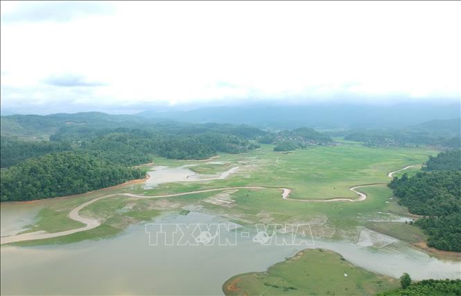 Một hồ nước ngọt rộng 600ha-diện tích lớn nhất tỉnh Điện Biên được ví như Vịnh Hạ Long của Tây Bắc - Ảnh 3.