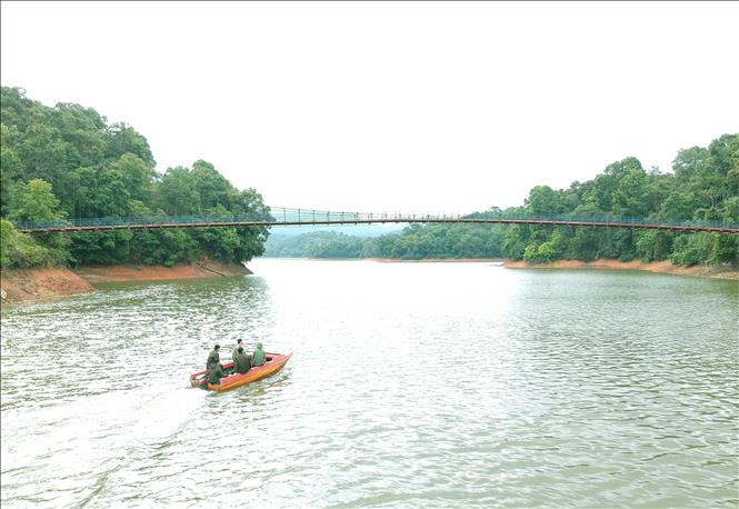 Một hồ nước ngọt rộng 600ha-diện tích lớn nhất tỉnh Điện Biên được ví như Vịnh Hạ Long của Tây Bắc - Ảnh 5.