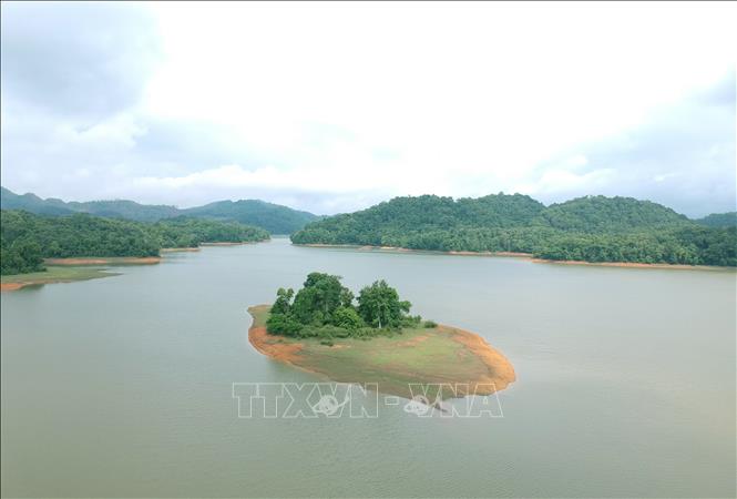 Một hồ nước ngọt rộng 600ha-diện tích lớn nhất tỉnh Điện Biên được ví như Vịnh Hạ Long của Tây Bắc - Ảnh 7.