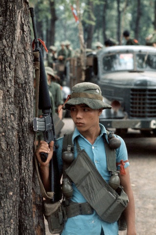 Chiến tranh Việt Nam khốc liệt và những bức ảnh màu mãi không quên - Ảnh 15.