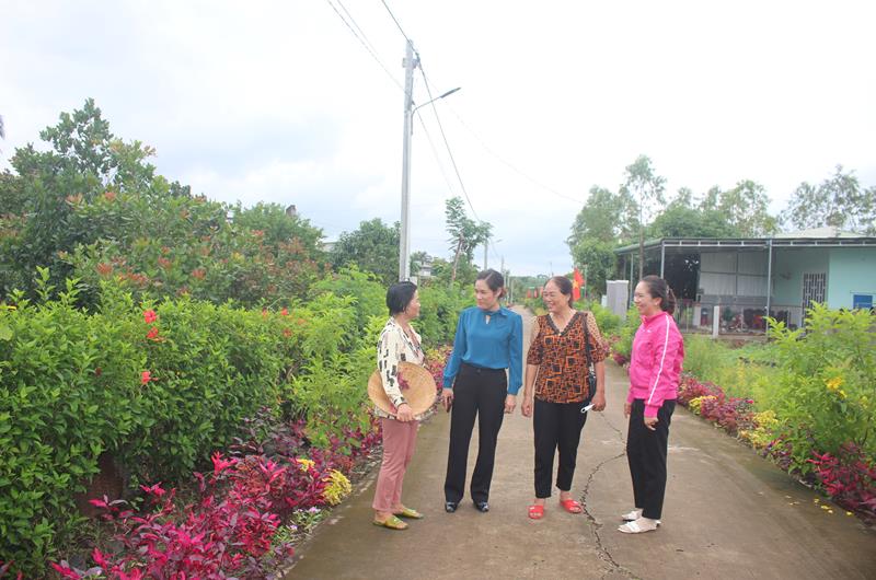 Đường hoa nông thôn mới ở Đồng Nai đẹp ngỡ ngàng, ngắm hoa, cây cảnh phát mê