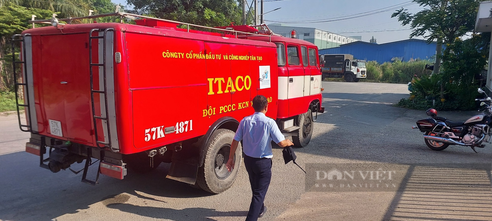 Vụ dùng xe chữa cháy đòi nợ: Công ty Tân Tạo đòi Công ty Việt Sinh phải trả … chi phí chặn xe - Ảnh 1.