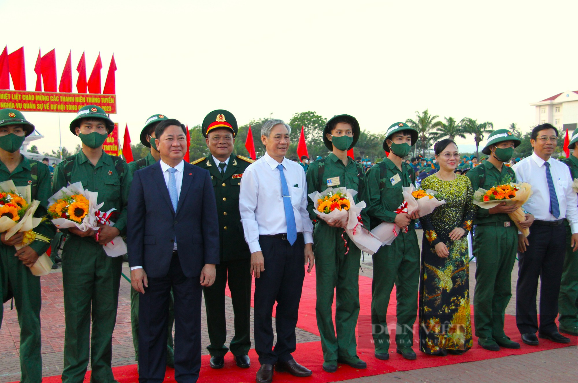 Xúc động lễ giao nhận 1.155 công dân lên đường nhập ngũ tại Ninh Thuận - Ảnh 5.