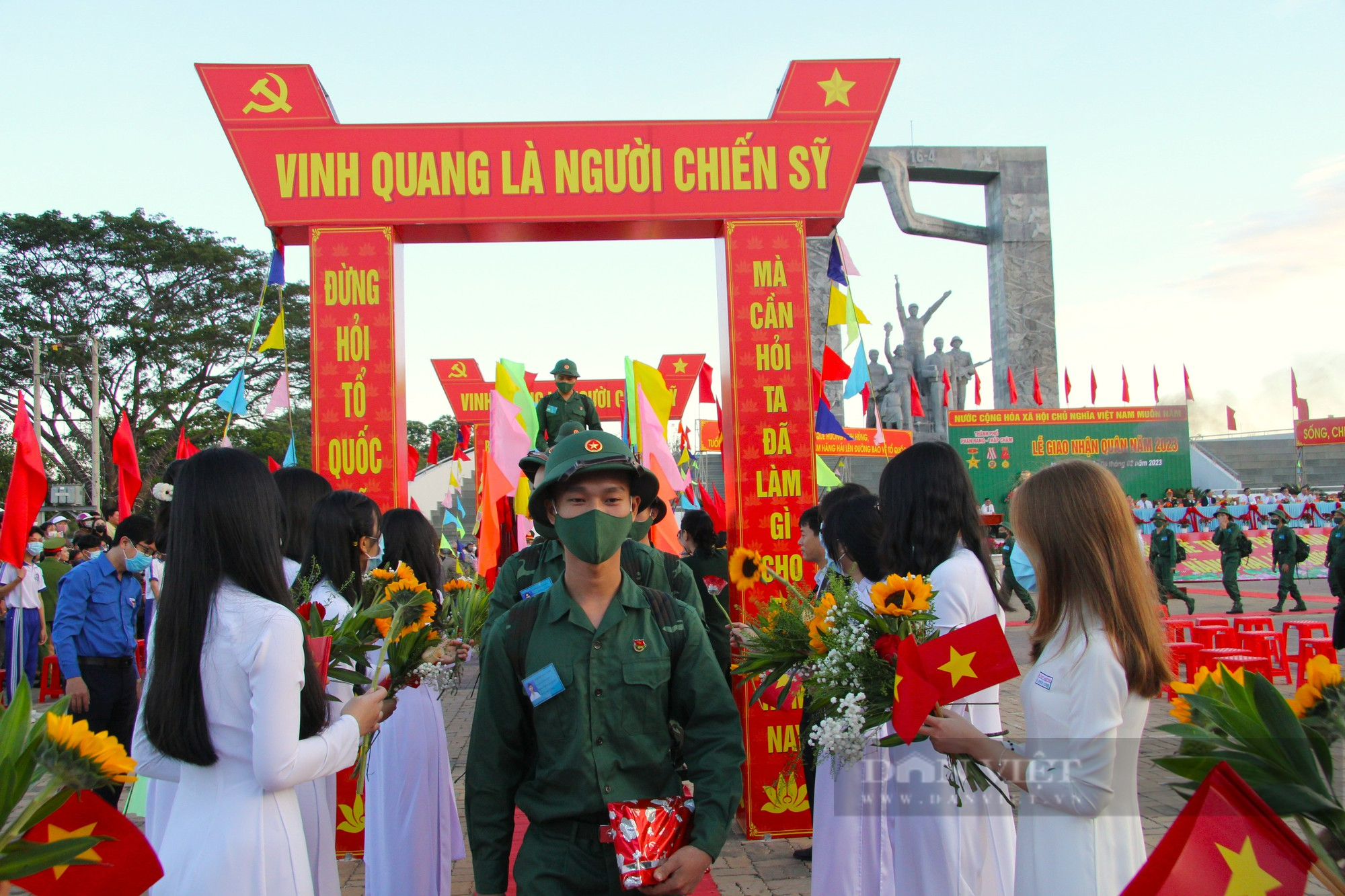 Xúc động lễ giao nhận 1.155 công dân lên đường nhập ngũ tại Ninh Thuận - Ảnh 6.