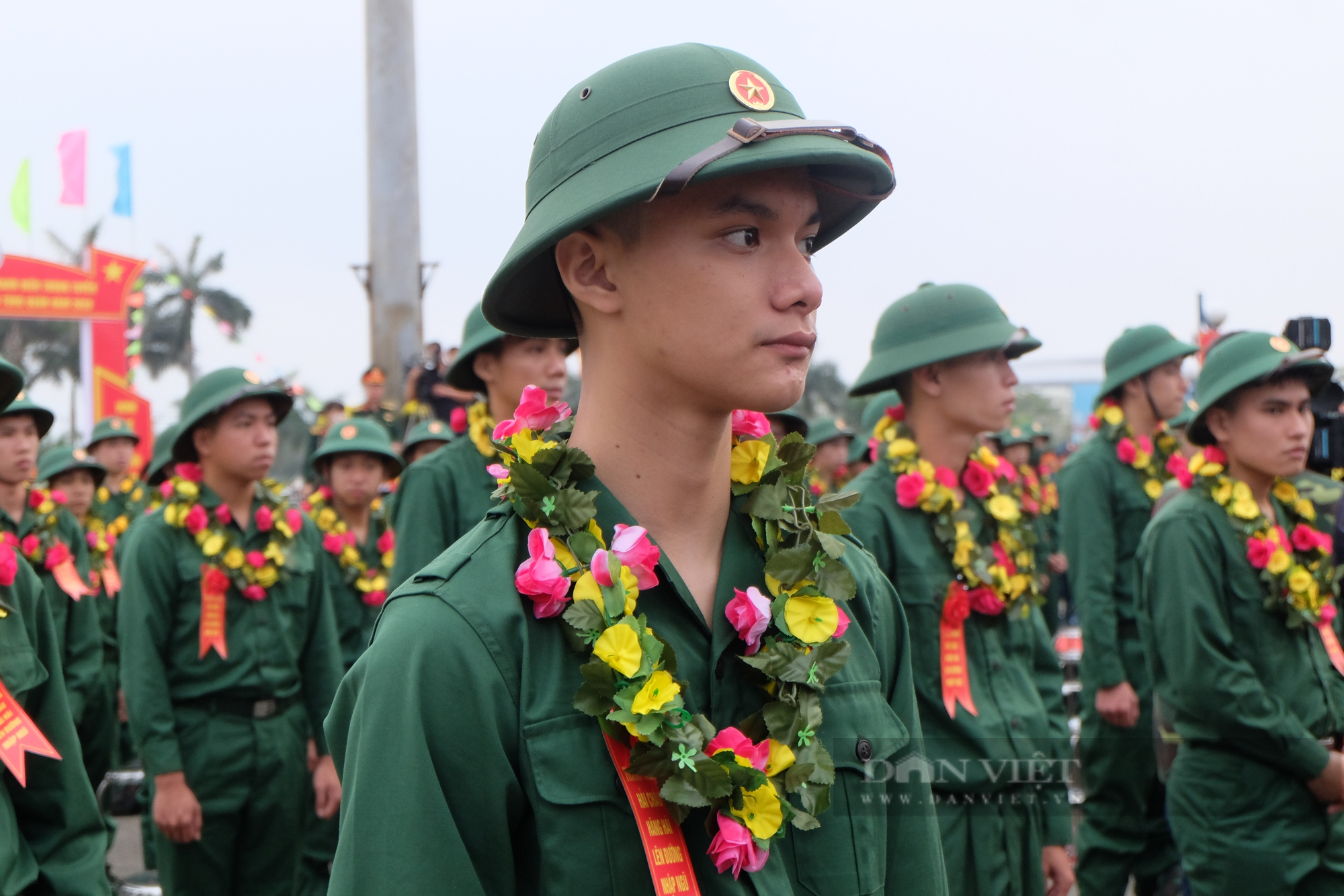 Đà Nẵng: Hơn 1.300 thanh niên nô nức lên đường nhập ngũ - Ảnh 2.