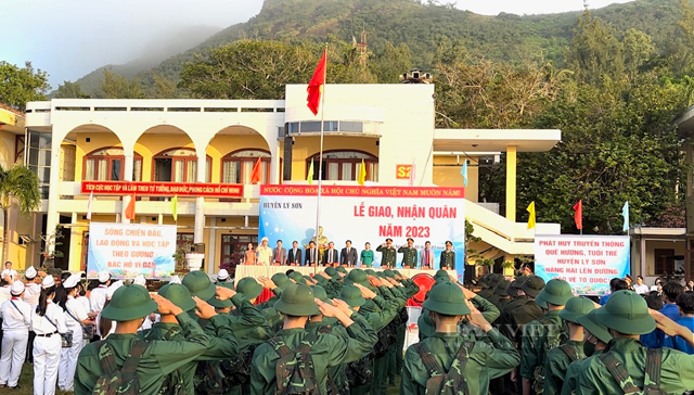 Thanh niên quê hương “Hải đội hùng binh Hoàng Sa” Quảng Ngãi tiếp nối tinh thần cha ông - Ảnh 1.