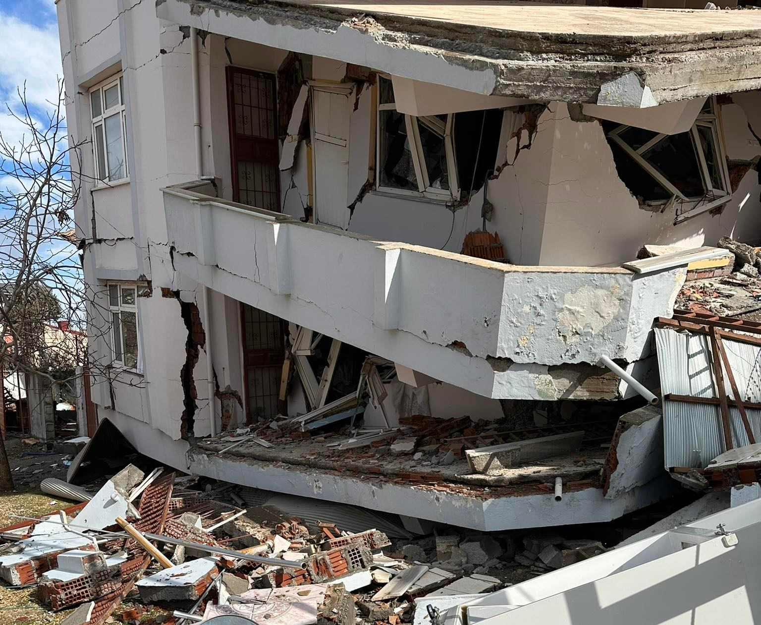 Cuộc điện thoại lẫn nước mắt của người chồng Thổ Nhĩ Kỳ gọi cho vợ Việt sau động đất - Ảnh 2.