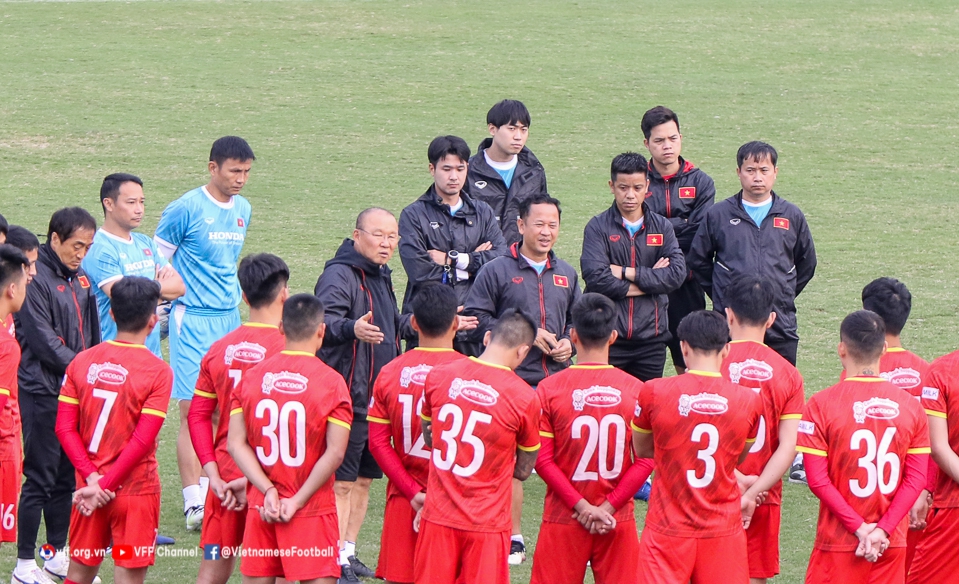 &quot;Dừng V.League lâu dài để ĐT Việt Nam tập trung là quyết định điên rồ&quot; - Ảnh 1.