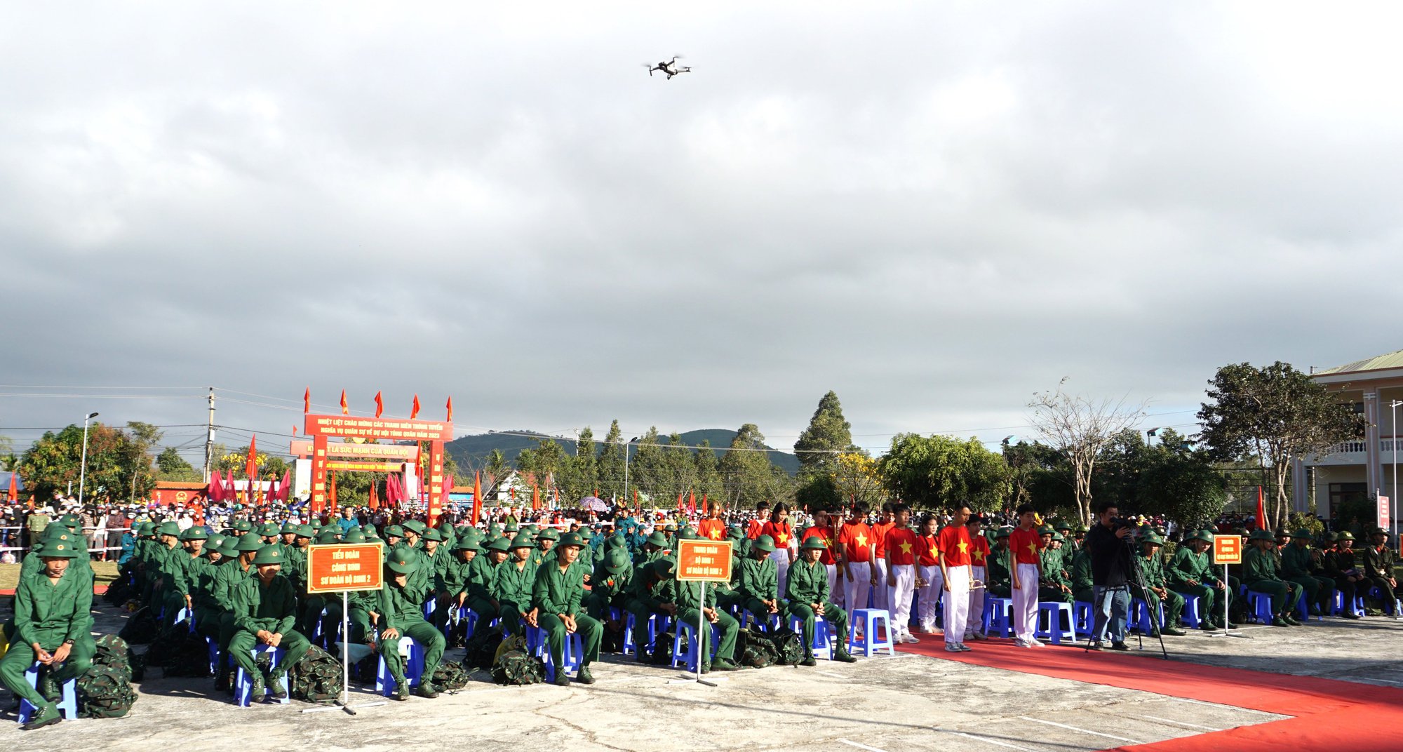 Đắk Lắk: Thanh niên dân tộc thiểu số ở huyện vùng sâu hăng hái tòng quân - Ảnh 1.