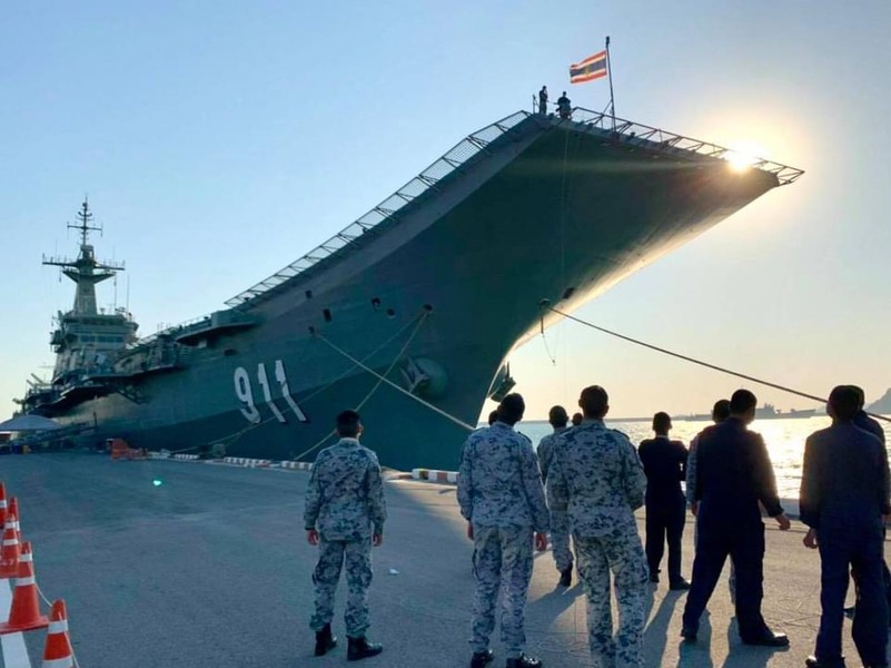 Cận cảnh tàu sân bay ở Đông Nam Á không có chiến đấu cơ trên boong và được phục vụ du lịch - Ảnh 12.