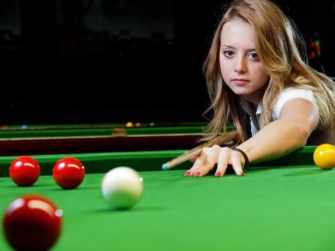 Nữ trọng tài billiard quyến rũ bậc nhất xứ sở hoa hồng - Ảnh 2.