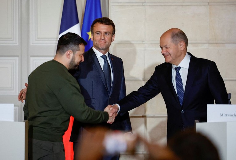 Hình ảnh Tổng thống Ukraine Zelensky công du chớp nhoáng Anh và Pháp - Ảnh 5.