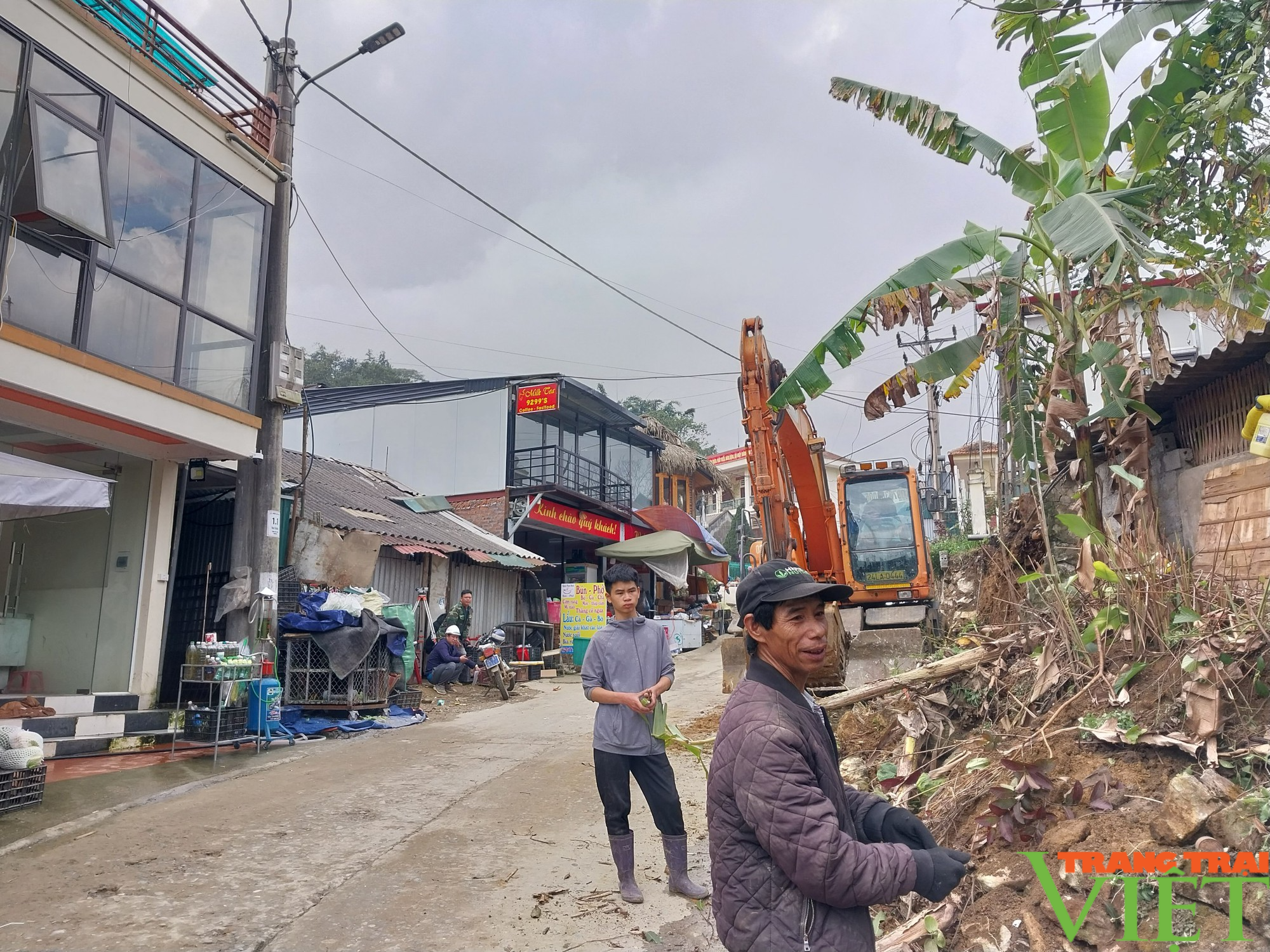 Sa Pa: Người dân Tả Van hiến đất làm đường giao thông nông thôn - Ảnh 3.