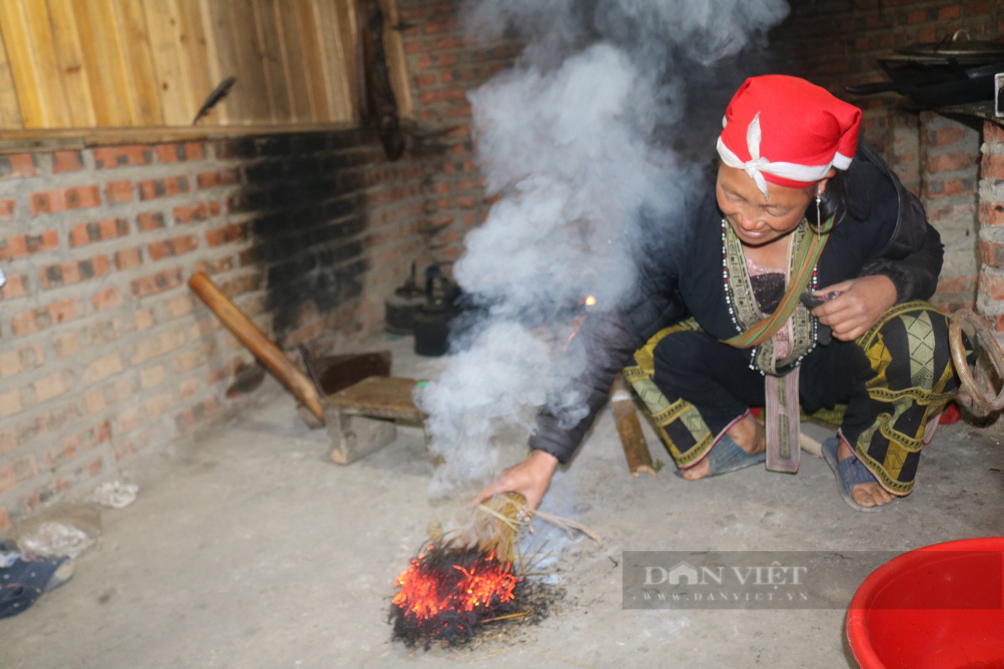 Đồng bào dân tộc Dao ở Sa Pa (Lào Cai) làm bánh gio  cho ngày kiêng gió - Ảnh 2.