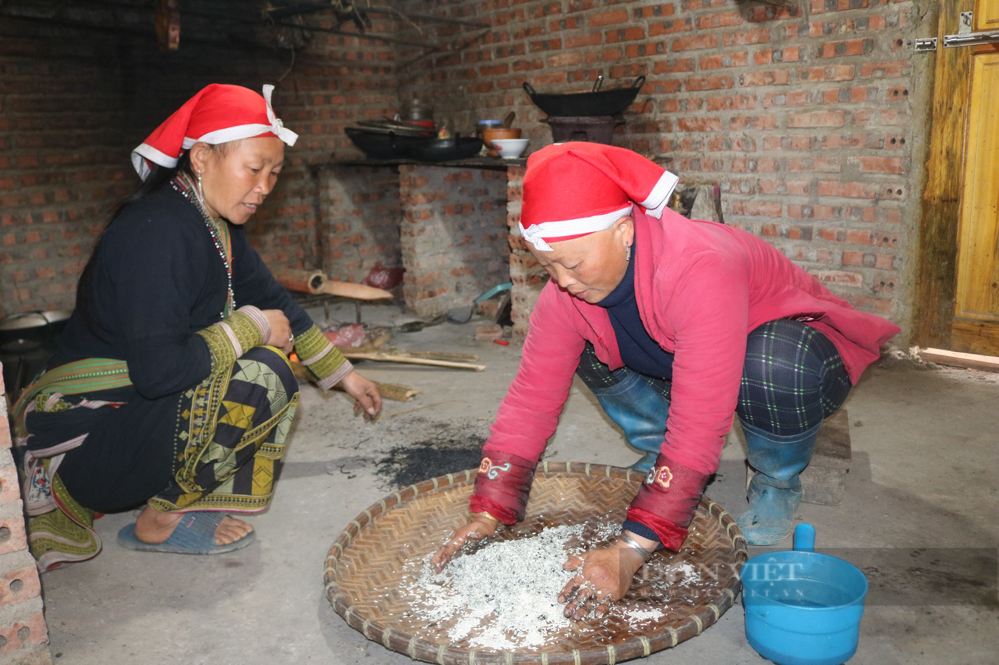 Đồng bào dân tộc Dao ở Sa Pa (Lào Cai) làm bánh gio  cho ngày kiêng gió - Ảnh 5.