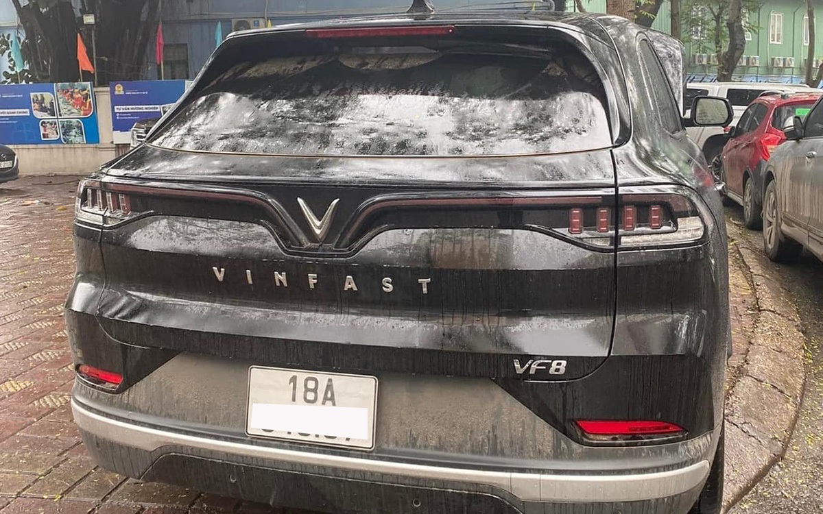 Chạy 300km, VinFast VF 8 lướt lên sàn xe cũ với giá ngỡ ngàng