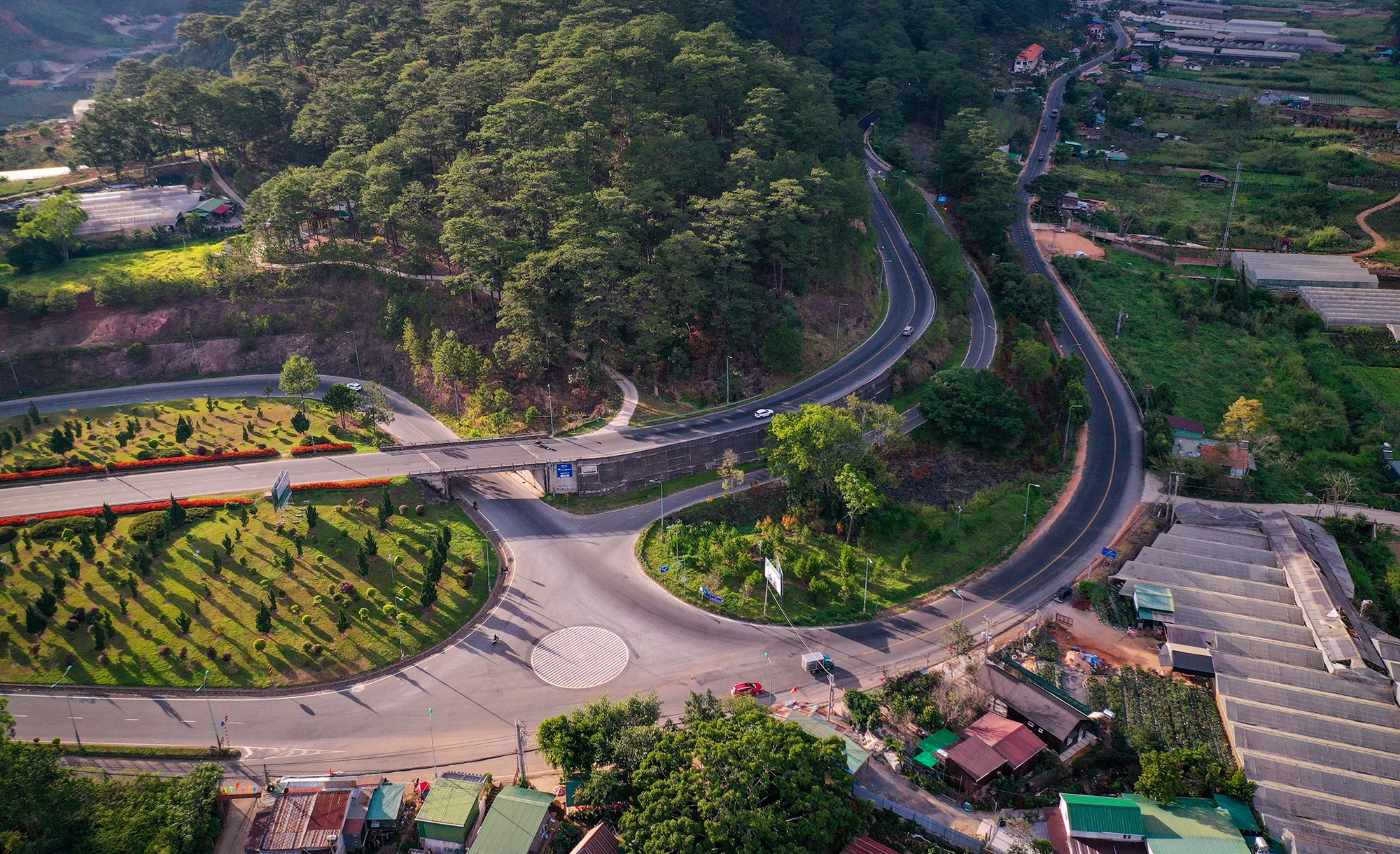 Tập đoàn Đèo Cả nỗ lực đưa hạ tầng giao thông chất lượng cao đến Tây Nguyên - Ảnh 2.