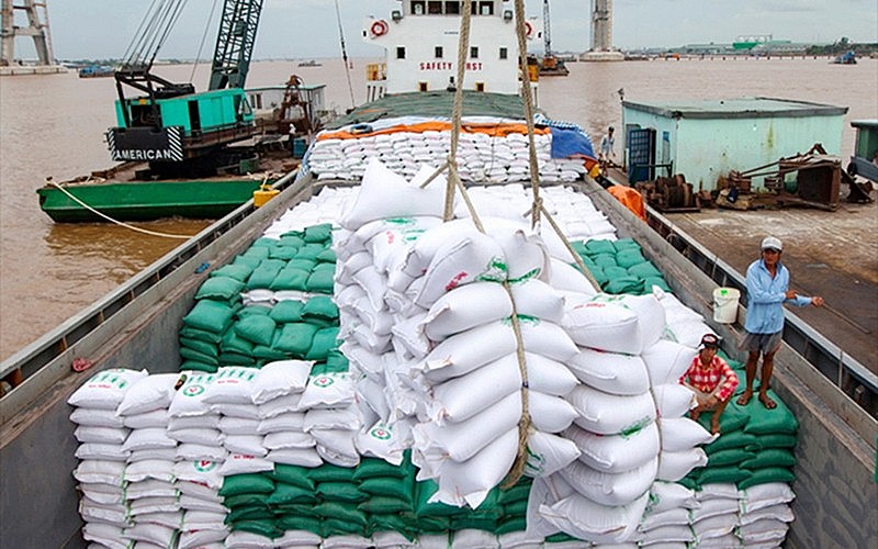 Giá lúa gạo tiếp tục duy trì ở mức cao, thị trường sôi động - Ảnh 2.
