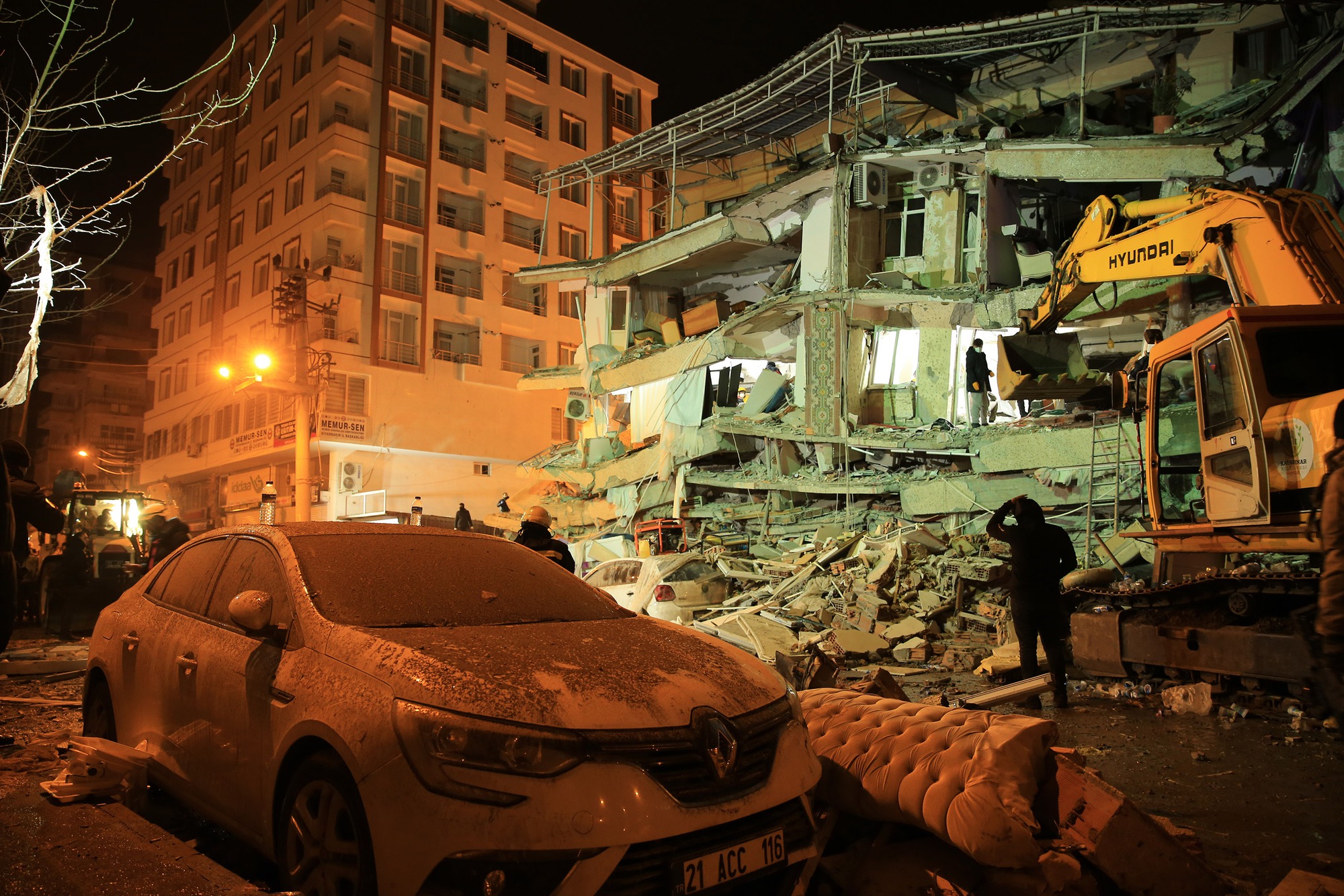 Số người thiệt mạng trong trận động đất Thổ Nhĩ Kỳ - Syria lên tới 15.000 - Ảnh 1.