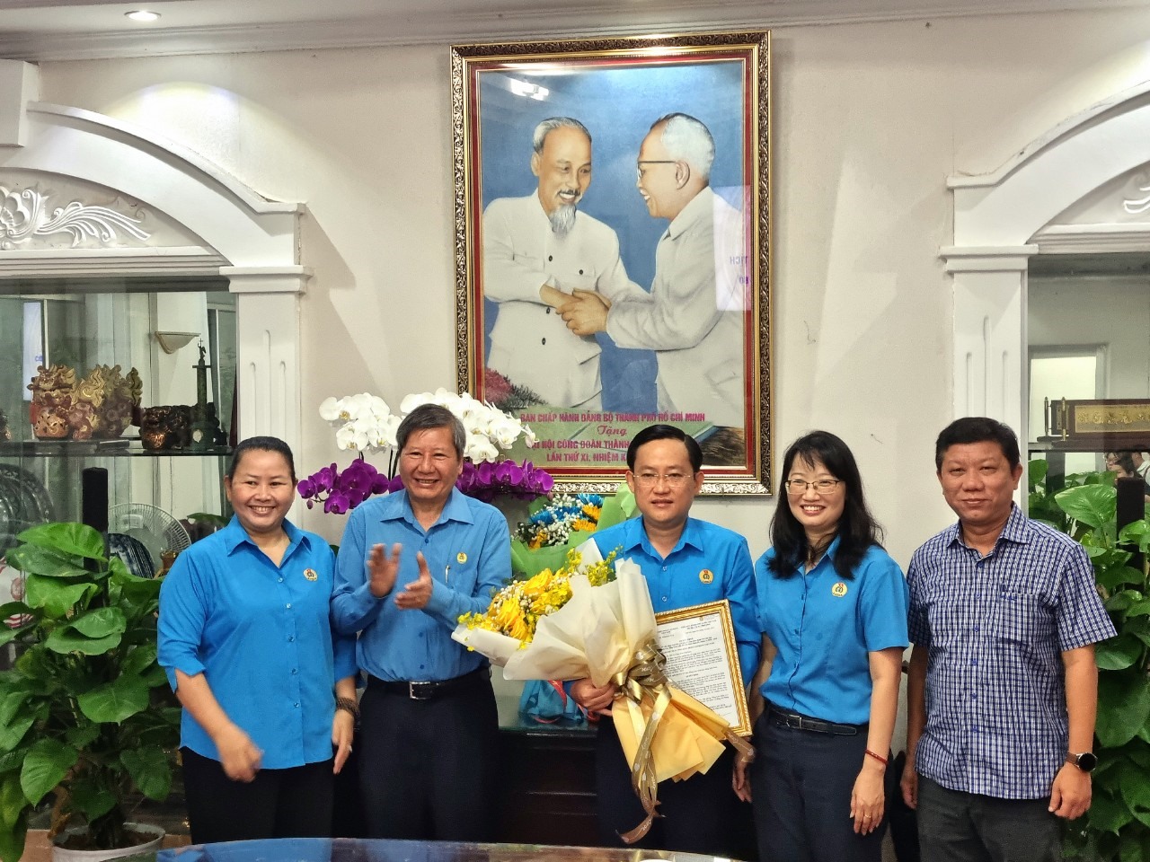 Trao quyết định công nhận chức danh Phó Chủ tịch LĐLĐ TP.HCM cho ông Phùng Thái Quang - Ảnh 3.