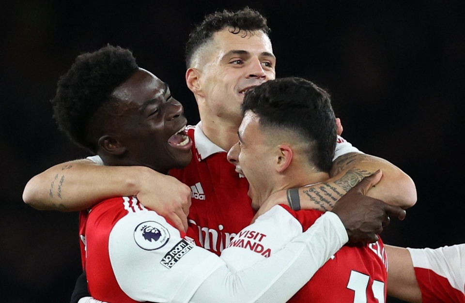 Arsenal nâng khoảng cách với Man City tại Premier League lên 5 điểm - Ảnh 1.