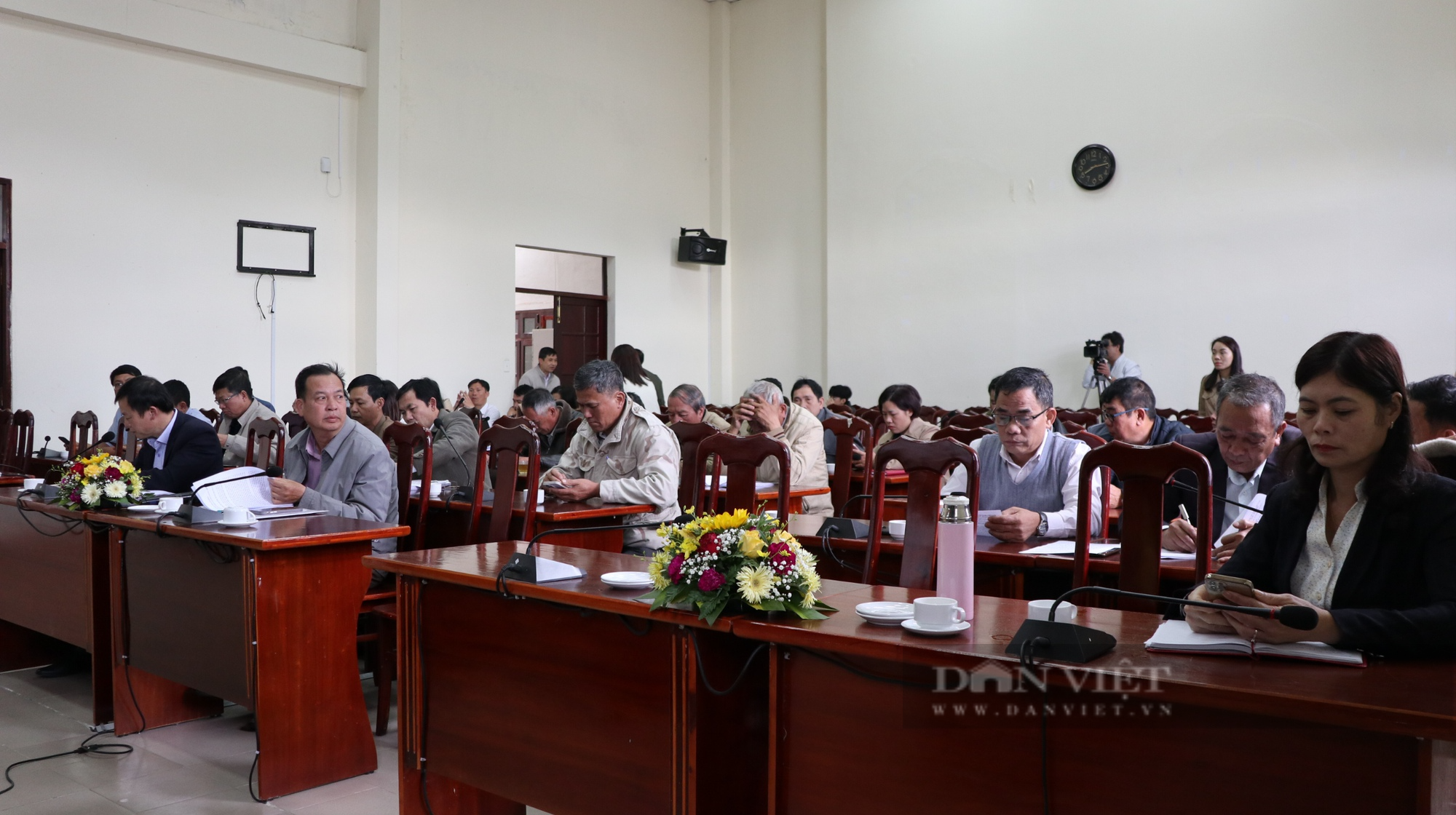 Người dân Lâm Đồng quan tâm vấn đề dự án treo, tái định cư trong Dự thảo Luật Đất đai - Ảnh 1.