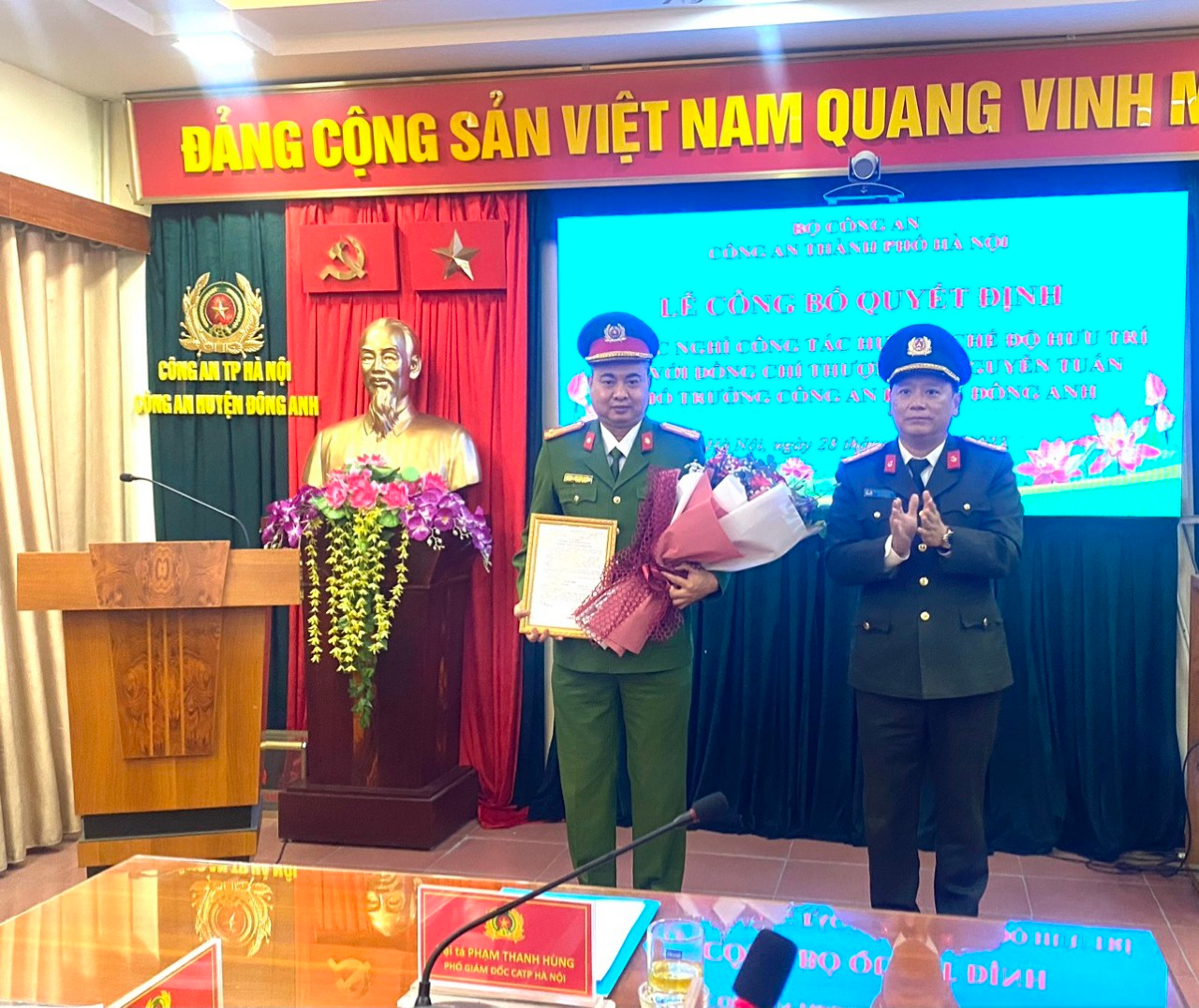 Thành ủy Hà Nội chuẩn y Phó Bí thư Đảng ủy với 1 đại tá Công an Thành phố - Ảnh 1.