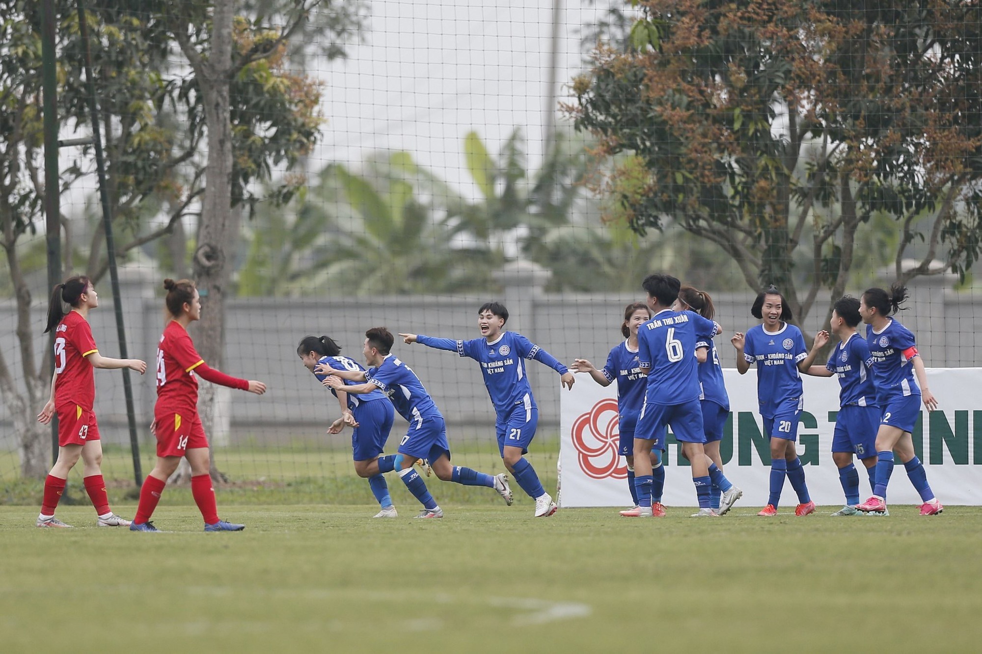 CLB bóng đá nữ Than khoáng sản Việt Nam lần đầu đoạt cúp quốc gia  - Ảnh 1.