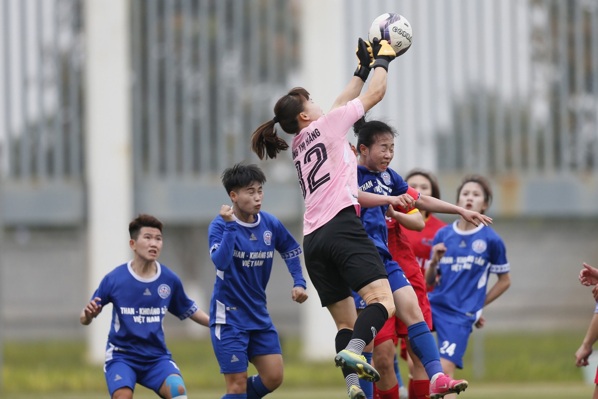 CLB bóng đá nữ Than khoáng sản Việt Nam lần đầu đoạt cúp quốc gia  - Ảnh 3.