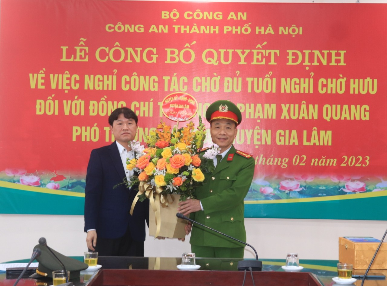 Thành ủy Hà Nội chuẩn y Phó Bí thư Đảng ủy với 1 đại tá Công an Thành phố - Ảnh 2.