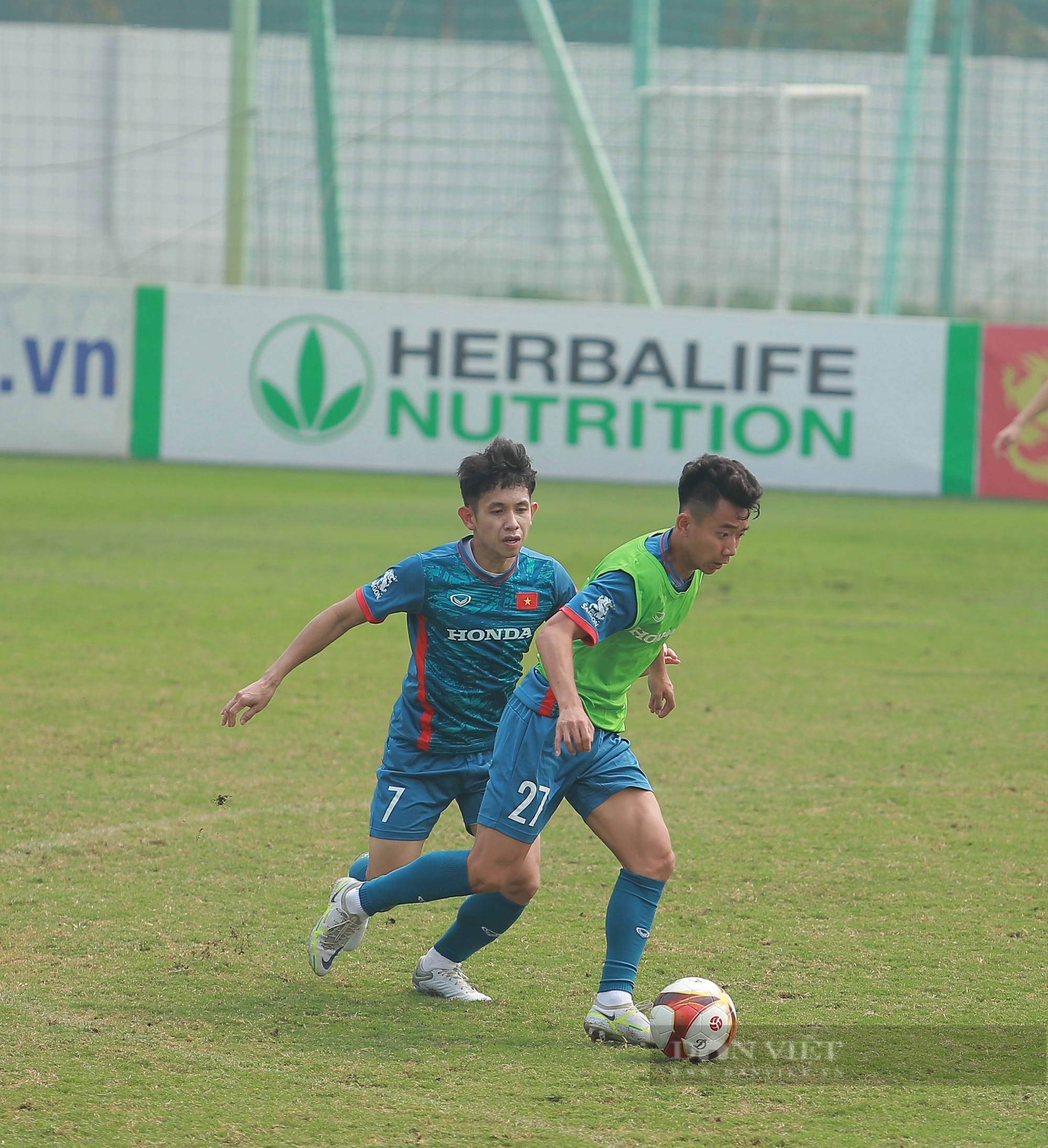 ĐT Việt Nam tập chung với U23 Việt Nam dưới sự quan sát của HLV Troussier - Ảnh 10.