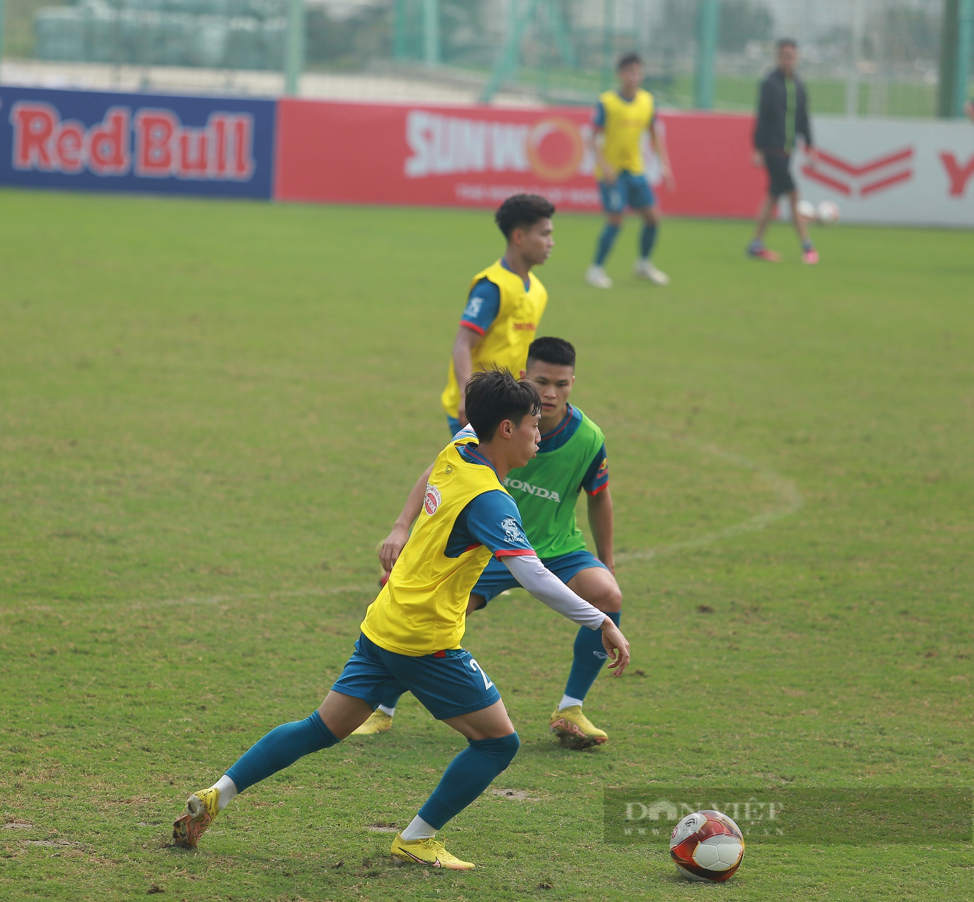 ĐT Việt Nam tập chung với U23 Việt Nam dưới sự quan sát của HLV Troussier - Ảnh 13.