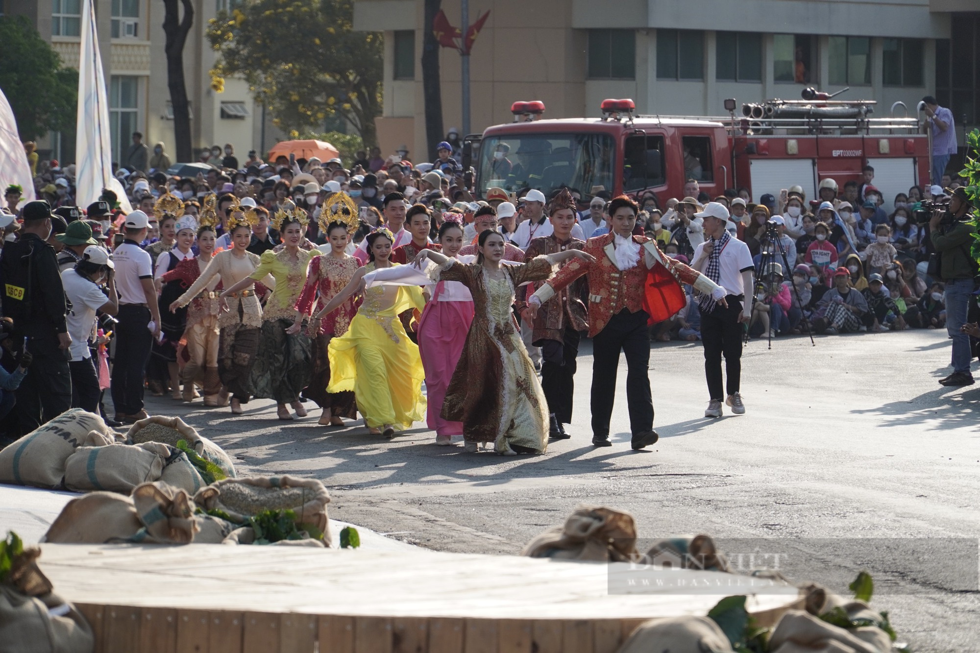 Hàng chục nghìn người tham gia Lễ hội đường phố Buôn Ma Thuột - Ảnh 5.