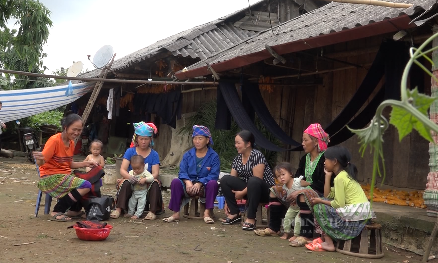 Bài toán khó về tảo hôn, sinh con thứ 3 vùng đồng bào  dân tộc Mông ở Lai Châu - Ảnh 2.