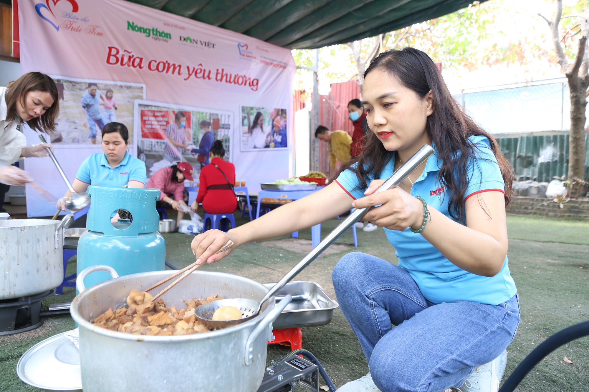 “Bữa cơm yêu thương” thông báo lịch phát suất ăn miễn phí - Ảnh 3.