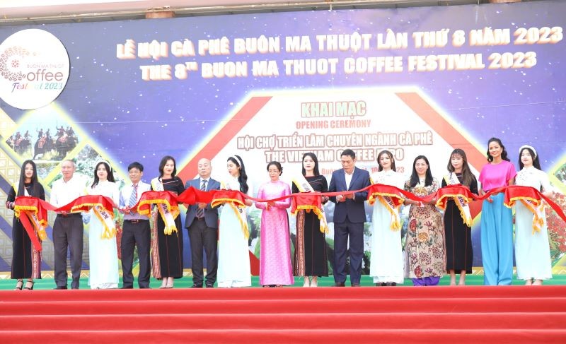 Hội chợ triển lãm cà-phê năm 2023, thi pha chế cà-phê đặc sản - Ảnh 1.