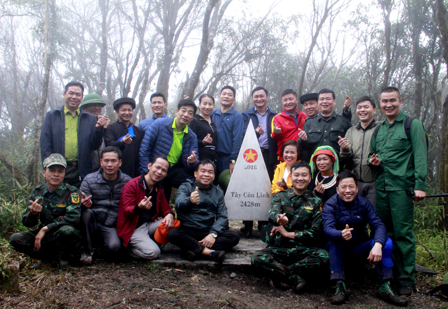 Ngọn núi cao 2.428m ở Hà Giang ví như &quot;Nóc nhà Đông Bắc&quot; đang có hoa gì &quot;bung lụa&quot; mà nhiều người leo lên xem? - Ảnh 4.