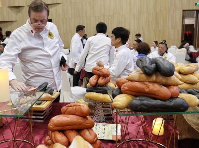 Lễ hội Bánh mì đầu tiên: Tôn vinh thương hiệu bánh mì nổi tiếng trên 50 năm - Ảnh 2.